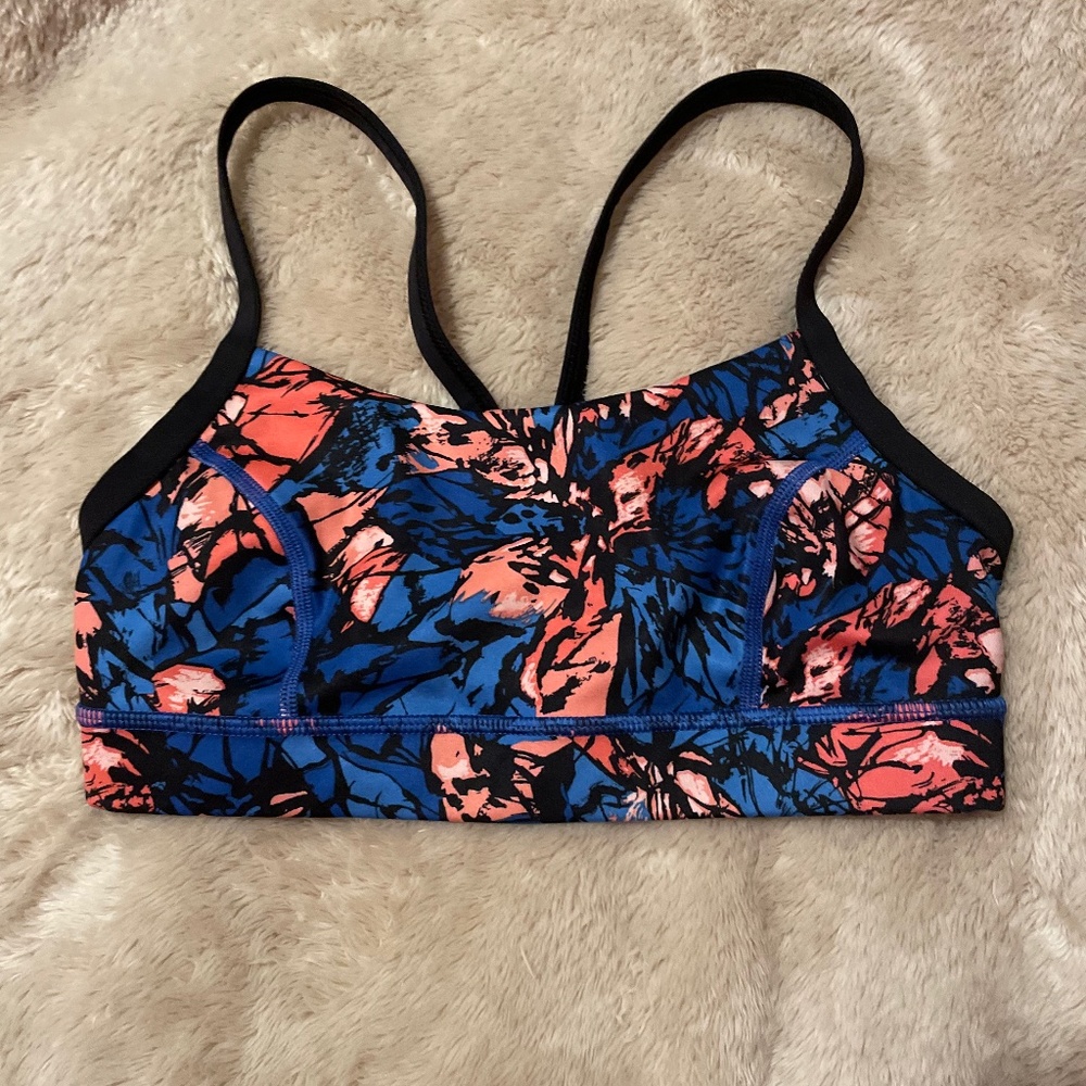 Lululemon sports bra size 4